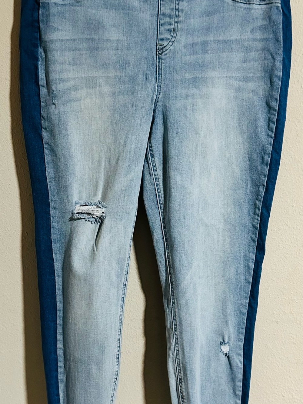 SPANX Light Blue Skinny Pull On Jeans/Jeggings with Dark Blue Side Stripe
